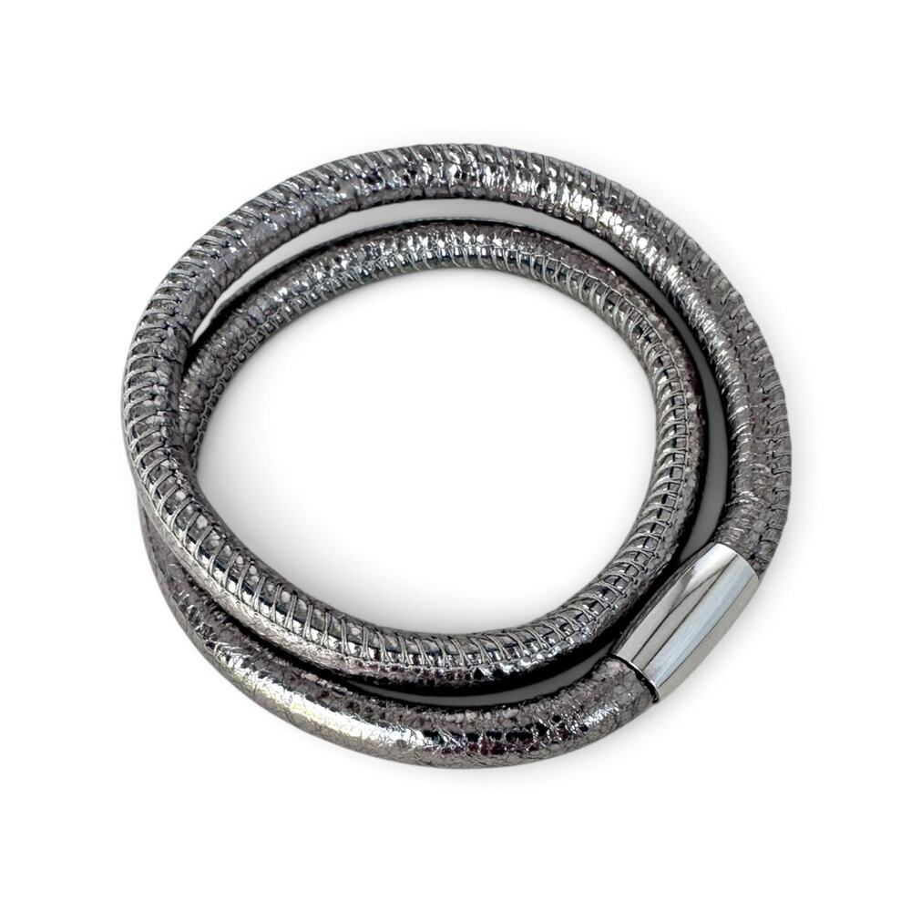 Brighton Woodstock Metallic Silver Leather Charm Bracelet Magnetic Clasp 8"